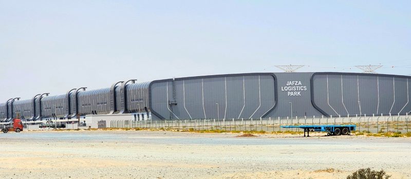 The JAFZA Logistics Park in Dubai’s Jebel Ali Free Zone after its transformation using DOMER’s innovative skylight solutions, featuring superior insulation, UV and IR protection, and enhanced energy efficiency.